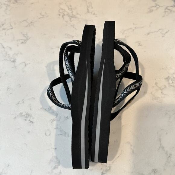 Teva Olowahu palms black white quick dry all day wear sustainable vegan size 6 - Picture 7 of 9